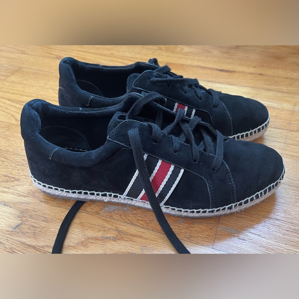 Splendid Black And Red Leather Athletic Shoes With Modern Design